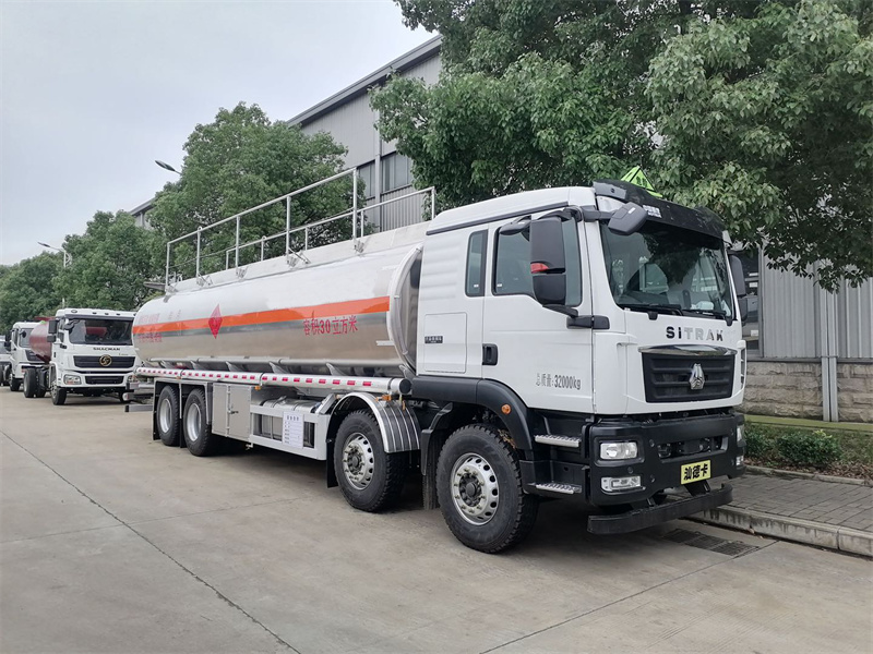 汕德卡前四后八20噸油罐車